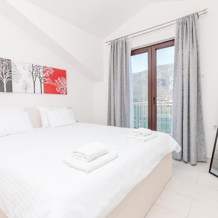 Apartments Miramar Котор Екстер'єр фото