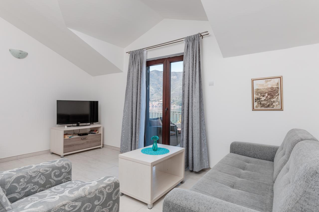 Apartments Miramar Котор Екстер'єр фото
