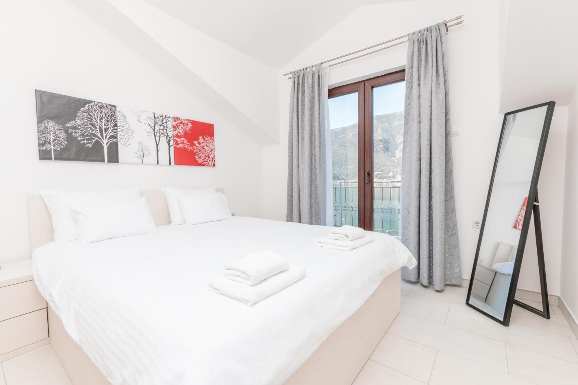 Apartments Miramar Котор Екстер'єр фото
