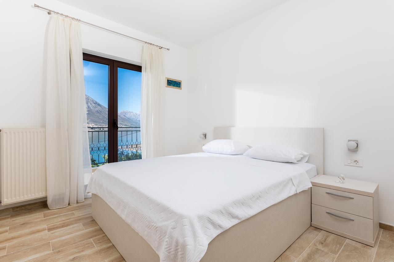 Apartments Miramar Котор Екстер'єр фото