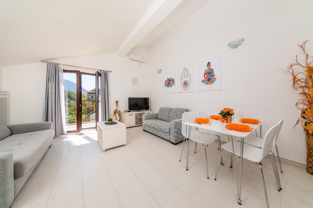 Apartments Miramar Котор Екстер'єр фото