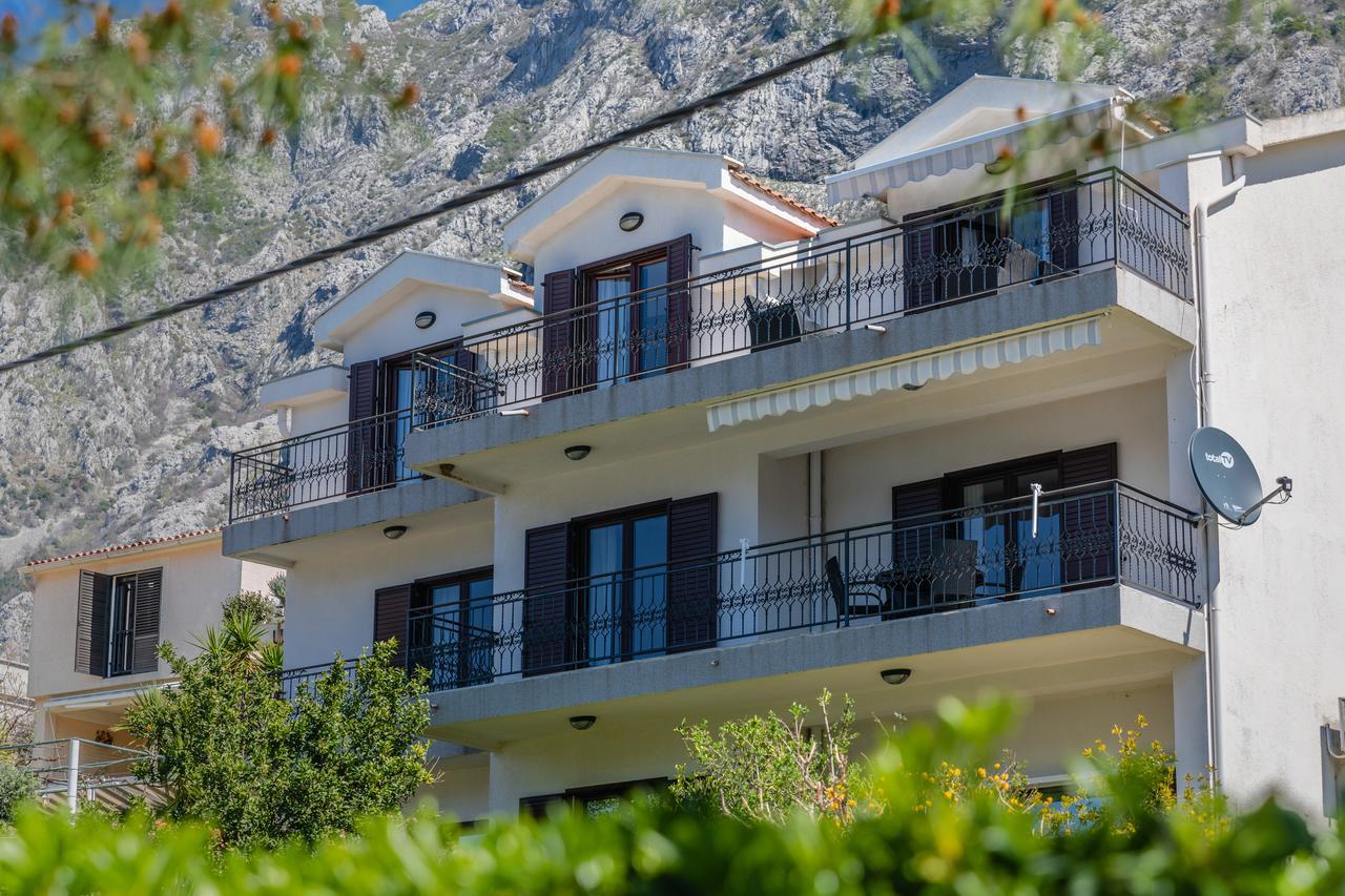 Apartments Miramar Котор Екстер'єр фото